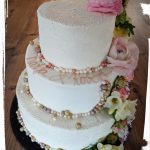 Hochzeitstorte mit essbarer Tortenspitze