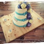 klassische Hochzeitstorte 3 Etagen mit echten Blumen