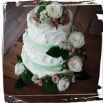 Hochzeitstorte mit Rosenranke