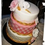 Hochzeitstorte in goldoptik