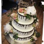 4 stöckige Hochzeitstorte mit Holztopper