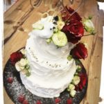 kleine 3 stöckige Hochzeitstorte