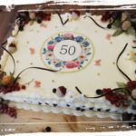 viereckige Cremetorte mit vier Geschmacksrichtungen