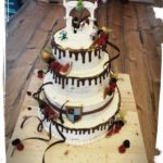 3 stöckige Hochzeitstorte mit Legotopper