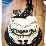 2-stöckige Hochzeitstorte in schwarz/weiß