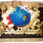 Geburtstagstorte mit halber Weltkugel